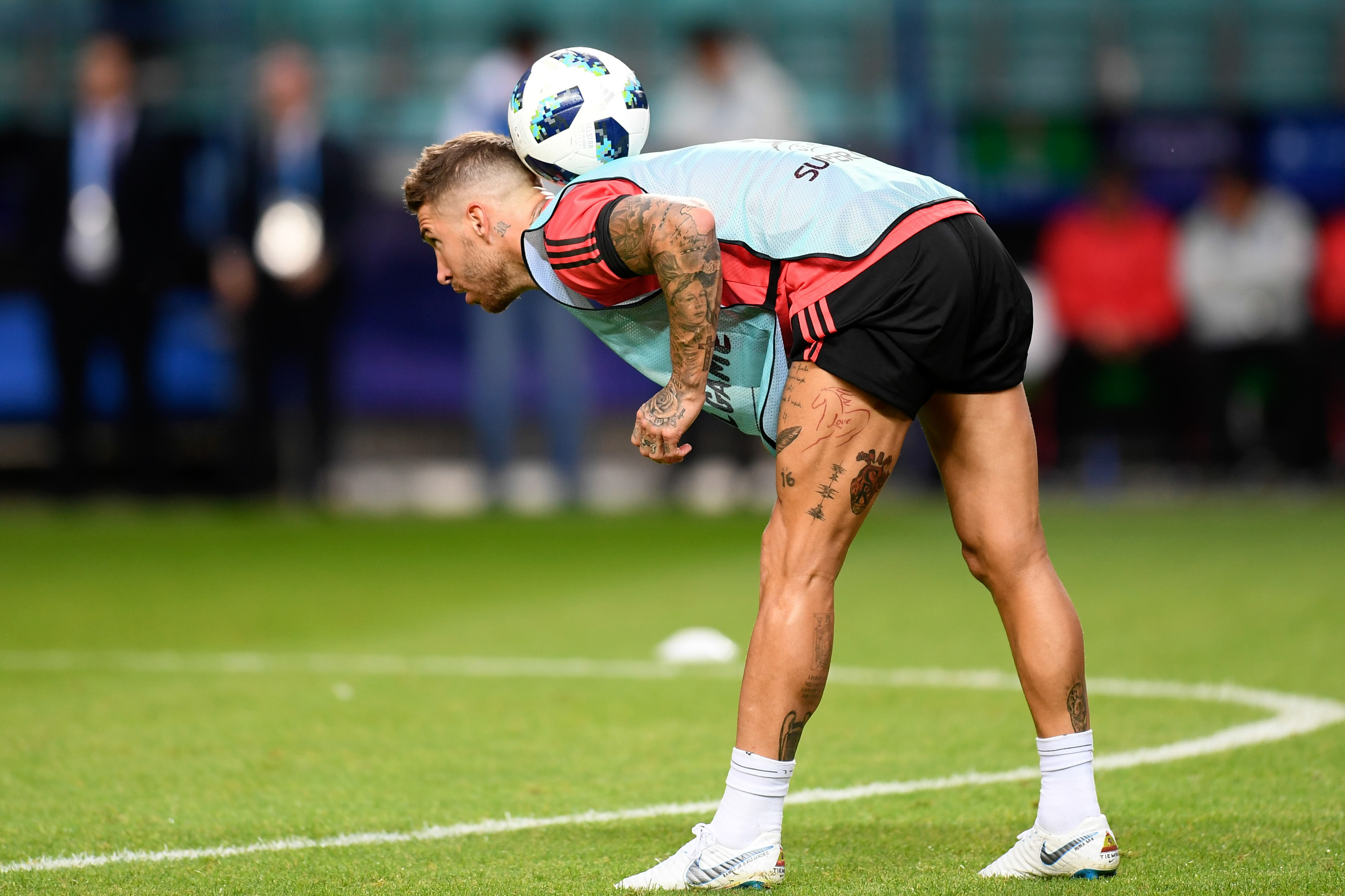 JackeyLove与60激战曼联分钟转会期纽约尼克斯备战欧超杯，洛杉矶湖人围绕NBA常规赛调整名单看傻球迷的简单介绍