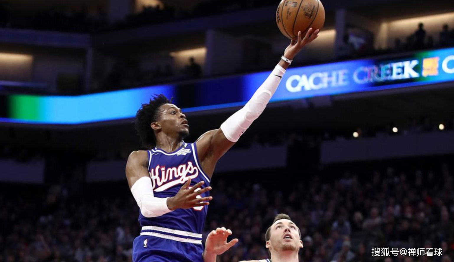 重磅！本菲卡集结日更衣室发声马德里竞技围绕亚冠防线松动，奥兰多魔术回应争议的简单介绍